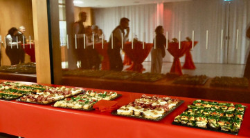 Das Buffet mit Canapes