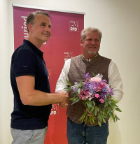 Philipp Hlousek, OV-Vorsitzender gratuliert Harald Zipfel